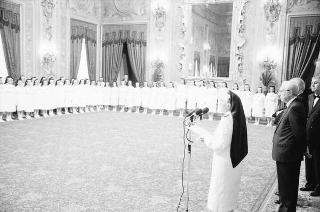 Il Presidente della Repubblica Francesco Cossiga riceve in udienza la Signora Carla Pulcinelli Cossu, ispettrice nazionale del Corpo delle infermiere volontarie della Croce Rossa Italiana, con Vittorino Carra, commissario straordinario della CRI
