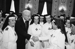 Il Presidente della Repubblica Francesco Cossiga riceve in udienza la Signora Carla Pulcinelli Cossu, ispettrice nazionale del Corpo delle infermiere volontarie della Croce Rossa Italiana, con Vittorino Carra, commissario straordinario della CRI