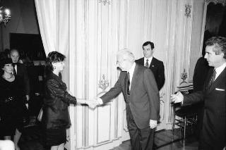Il Presidente della Repubblica Francesco Cossiga riceve in udienza Pierluigi Angeli, presidente della Provincia Autonoma di Trento, con l'Ufficio di presidenza, la giuria e i vincitori del Premio internazionale "Trento" per il giornalismo e la comunicazione
