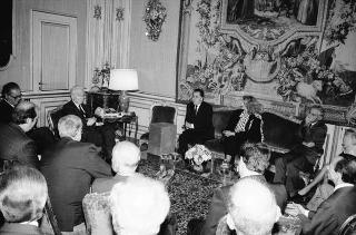 Il Presidente della Repubblica Francesco Cossiga riceve in udienza Pierluigi Angeli, presidente della Provincia Autonoma di Trento, con l'Ufficio di presidenza, la giuria e i vincitori del Premio internazionale "Trento" per il giornalismo e la comunicazione
