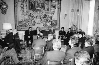 Il Presidente della Repubblica Francesco Cossiga riceve in udienza Pierluigi Angeli, presidente della Provincia Autonoma di Trento, con l'Ufficio di presidenza, la giuria e i vincitori del Premio internazionale "Trento" per il giornalismo e la comunicazione