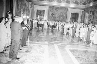 Il Presidente della Repubblica Francesco Cossiga riceve in udienza Pietro Cravero, presidente nazionale della Federazione italiana Associazione donatori di sangue, con una delegazione dell'Associazione donatori  di Vicenza
