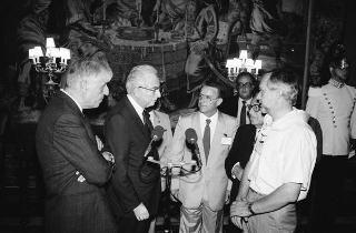 Il Presidente della Repubblica Francesco Cossiga riceve in udienza Pietro Cravero, presidente nazionale della Federazione italiana Associazione donatori di sangue, con una delegazione dell'Associazione donatori  di Vicenza