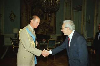 Il Presidente della Repubblica Francesco Cossiga riceve la visita di congedo del Colonnello Giuseppe Orofino, consigliere militare aggiunto per l'Esercito