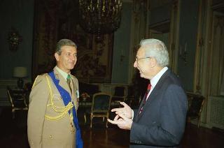 Il Presidente della Repubblica Francesco Cossiga riceve in udienza il Colonello Domenico Tria, nuovo consigliere militare aggiunto per l'Esercito