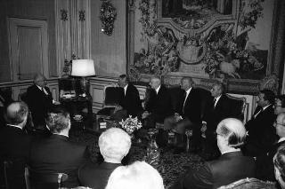 Il Presidente della Repubblica Francesco Cossiga riceve in udienza riceve l'Ammiraglio di Squadra Mario Bini, presidente della Lega Navale Italiana, con i membri della Presidenza e del consiglio direttivo del sodalizio