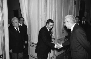 Il Presidente della Repubblica Francesco Cossiga riceve in udienza riceve l'Ammiraglio di Squadra Mario Bini, presidente della Lega Navale Italiana, con i membri della Presidenza e del consiglio direttivo del sodalizio