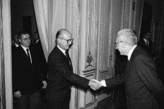 Il Presidente della Repubblica Francesco Cossiga riceve in udienza riceve l'Ammiraglio di Squadra Mario Bini, presidente della Lega Navale Italiana, con i membri della Presidenza e del consiglio direttivo del sodalizio