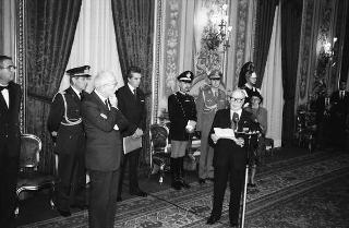 Il Presidente della Repubblica Francesco Cossiga incontra Vittore Catella, presidente dell'Istituto del Nastro Azzurro, con i partecipanti al XXI Congresso nazionale del sodalizio