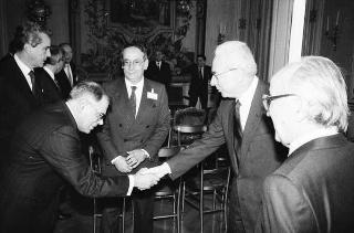 Il Presidente della Repubblica Francesco Cossiga riceve in udienza l'on. Antonio Gava, ministro dell'interno, con i prefetti di nuova nomina