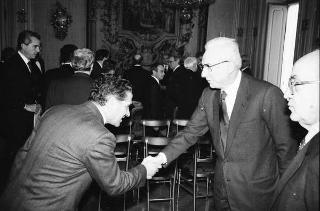 Il Presidente della Repubblica Francesco Cossiga riceve in udienza l'on. Antonio Gava, ministro dell'interno, con i prefetti di nuova nomina