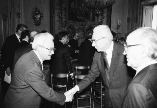 Il Presidente della Repubblica Francesco Cossiga riceve in udienza l'on. Antonio Gava, ministro dell'interno, con i prefetti di nuova nomina