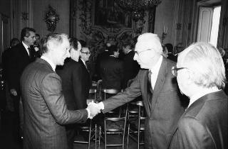 Il Presidente della Repubblica Francesco Cossiga riceve in udienza l'on. Antonio Gava, ministro dell'interno, con i prefetti di nuova nomina
