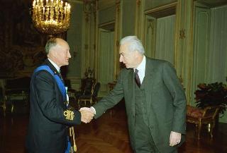 Il Presidente della Repubblica Francesco Cossiga riceve la visita di congedo dell'Ammiraglio di Squadra Marcello Vinciguerra