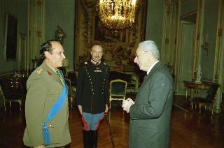 Il Presidente della Repubblica Francesco Cossiga riceve la visita di congedo del Tenente colonnello Claudio D'Arrigo, dirigente sanitario del Comando Carabinieri Guardie del Presidente della Repubblica