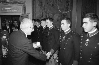 Incontro con una delegazione di allievi dell'Accademia militare di Modena, in servizio di Guardia d'Onore al Palazzo del Quirinale