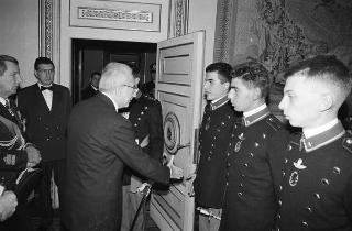 Incontro con una delegazione di allievi dell'Accademia militare di Modena, in servizio di Guardia d'Onore al Palazzo del Quirinale