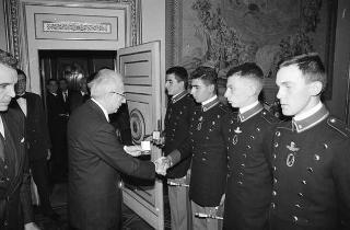 Incontro con una delegazione di allievi dell'Accademia militare di Modena, in servizio di Guardia d'Onore al Palazzo del Quirinale