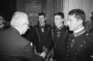 Incontro con una delegazione di allievi dell'Accademia militare di Modena, in servizio di Guardia d'Onore al Palazzo del Quirinale