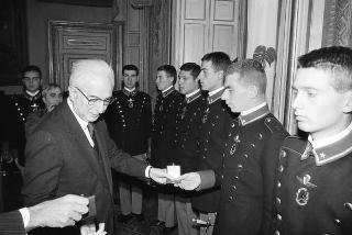 Incontro con una delegazione di allievi dell'Accademia militare di Modena, in servizio di Guardia d'Onore al Palazzo del Quirinale