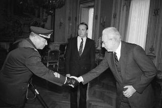 Il Presidente della Repubblica Francesco Cossiga riceve il Generale di Squadra Aerea Cesare Fazzino in visita di congedo