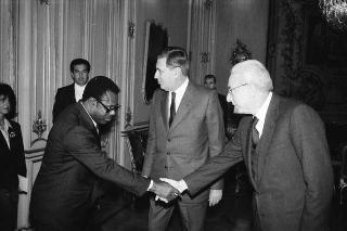 Il Presidente della Repubblica Francesco Cossiga riceve Martin Bongo, ministro degli affari esteri della Repubblica del Gabon