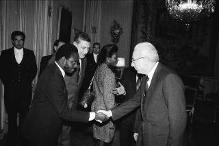 Il Presidente della Repubblica Francesco Cossiga riceve Martin Bongo, ministro degli affari esteri della Repubblica del Gabon