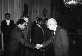 Il Presidente della Repubblica Francesco Cossiga riceve Martin Bongo, ministro degli affari esteri della Repubblica del Gabon