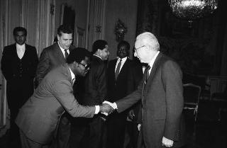 Il Presidente della Repubblica Francesco Cossiga riceve Martin Bongo, ministro degli affari esteri della Repubblica del Gabon