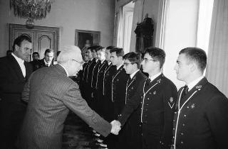 Incontro con una delegazione di allievi dell'Accademia navale di Livorno, in servizio di Guardia d'Onore al Palazzo del Quirinale