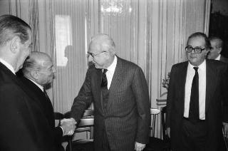 Il Presidente della Repubblica Francesco Cossiga riceve la visita Antigono Donati, presidente dell'Associazione amici dell'Accademia dei Lincei, con i componenti del Comitato direttivo e alcuni esponenti dell'Associazione