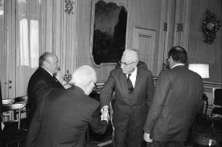 Il Presidente della Repubblica Francesco Cossiga riceve la visita Antigono Donati, presidente dell'Associazione amici dell'Accademia dei Lincei, con i componenti del Comitato direttivo e alcuni esponenti dell'Associazione