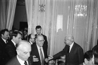 Il Presidente della Repubblica Francesco Cossiga riceve la visita Antigono Donati, presidente dell'Associazione amici dell'Accademia dei Lincei, con i componenti del Comitato direttivo e alcuni esponenti dell'Associazione