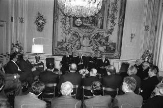 Il Presidente della Repubblica Francesco Cossiga riceve la visita Antigono Donati, presidente dell'Associazione amici dell'Accademia dei Lincei, con i componenti del Comitato direttivo e alcuni esponenti dell'Associazione