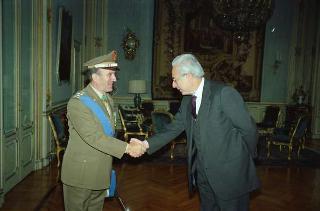 Il Presidente della Repubblica Francesco Cossiga riceve la visita del Generale di Corpo d'Armata Fortunato Pietro Muraro, presidente del Consiglio superiore delle Forze Armate