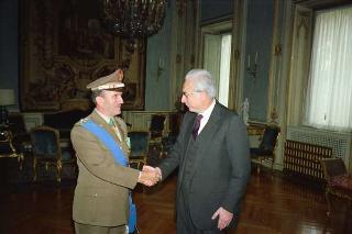 Il Presidente della Repubblica Francesco Cossiga riceve la visita del Generale di Corpo d'Armata Fortunato Pietro Muraro, presidente del Consiglio superiore delle Forze Armate