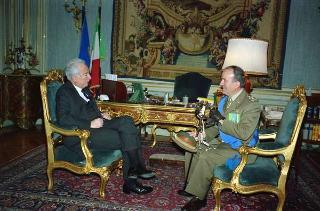 Il Presidente della Repubblica Francesco Cossiga riceve la visita del Generale di Corpo d'Armata Fortunato Pietro Muraro, presidente del Consiglio superiore delle Forze Armate