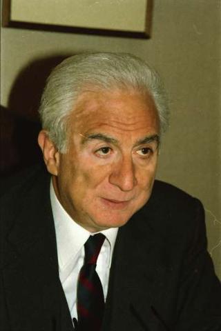 Il Presidente della Repubblica Francesco Cossiga durante la registrazione di un messaggio per le Associazioni europee della stampa estera