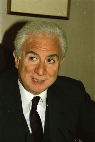 Il Presidente della Repubblica Francesco Cossiga durante la registrazione di un messaggio per le Associazioni europee della stampa estera