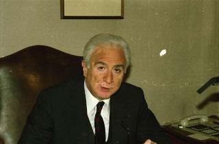 Il Presidente della Repubblica Francesco Cossiga durante la registrazione di un messaggio per le Associazioni europee della stampa estera