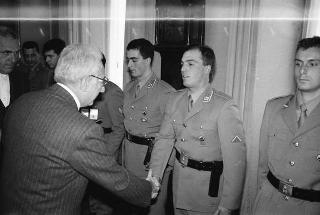 Incontro con una delegazione di allievi della Scuola sottufficiali della Guardia di Finanza, in servizio di Guardia d'Onore al Palazzo del Quirinale