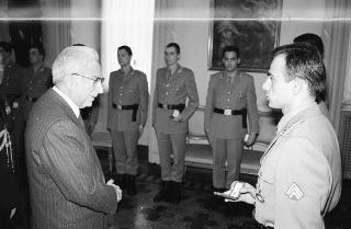 Incontro con una delegazione di allievi della Scuola sottufficiali della Guardia di Finanza, in servizio di Guardia d'Onore al Palazzo del Quirinale