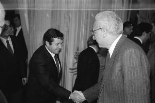 Il Presidente della Repubblica Francesco Cossiga riceve la visita dell'on. Ivo Butini, sottosegretario di Stato all'industria, commercio e artigianato, con Giacinto Urso, presidente dell'Amministrazione provinciale di Lecce, la giunta e i capigruppo consiliari
