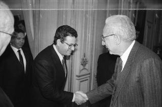 Il Presidente della Repubblica Francesco Cossiga riceve la visita dell'on. Ivo Butini, sottosegretario di Stato all'industria, commercio e artigianato, con Giacinto Urso, presidente dell'Amministrazione provinciale di Lecce, la giunta e i capigruppo consiliari