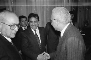 Il Presidente della Repubblica Francesco Cossiga riceve la visita dell'on. Ivo Butini, sottosegretario di Stato all'industria, commercio e artigianato, con Giacinto Urso, presidente dell'Amministrazione provinciale di Lecce, la giunta e i capigruppo consiliari