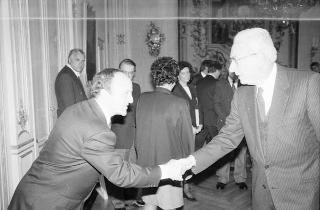 Il Presidente della Repubblica Francesco Cossiga riceve la visita Enrico Randone, presidente delle Assicurazioni Generali, con gli esponenti della Compagnia e una rappresentanza del Circolo nautico della Società