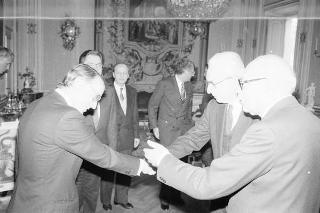 Il Presidente della Repubblica Francesco Cossiga riceve la visita Enrico Randone, presidente delle Assicurazioni Generali, con gli esponenti della Compagnia e una rappresentanza del Circolo nautico della Società