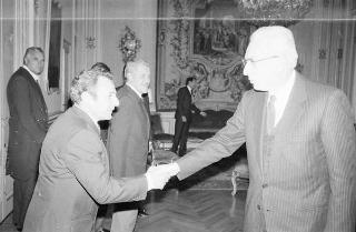 Il Presidente della Repubblica Francesco Cossiga riceve la visita Enrico Randone, presidente delle Assicurazioni Generali, con gli esponenti della Compagnia e una rappresentanza del Circolo nautico della Società