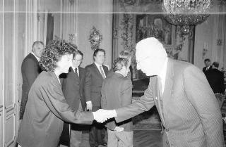 Il Presidente della Repubblica Francesco Cossiga riceve la visita Enrico Randone, presidente delle Assicurazioni Generali, con gli esponenti della Compagnia e una rappresentanza del Circolo nautico della Società