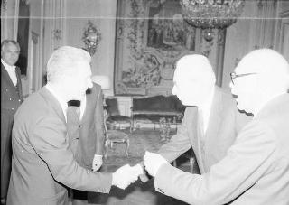 Il Presidente della Repubblica Francesco Cossiga riceve la visita Enrico Randone, presidente delle Assicurazioni Generali, con gli esponenti della Compagnia e una rappresentanza del Circolo nautico della Società